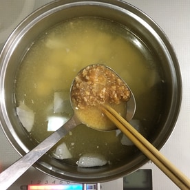 すり身の味噌汁 富山の郷土料理 レシピ 作り方 By ケイヤ5621キエ 楽天レシピ すり身の味噌汁 富山の郷土料理 レシピ 作り方 By ケイヤ5621キエ 楽天レシピ
